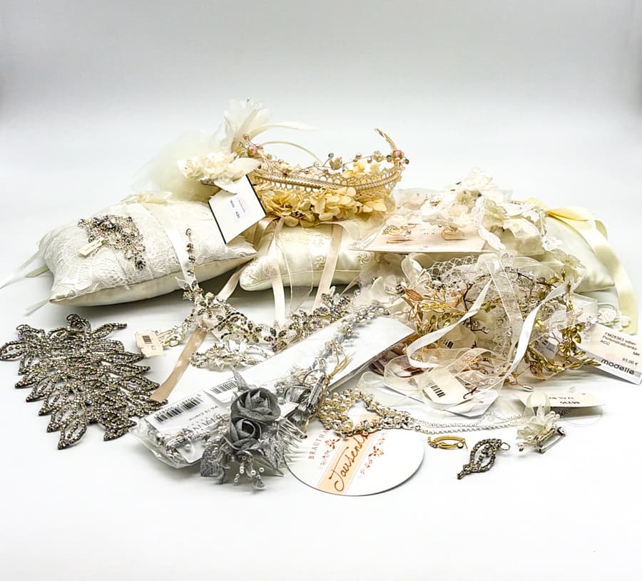 Posten Hochzeitszubehör und Brautschmuck 